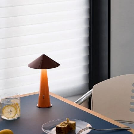 Fine Lumens, tipsy table lamp, Tipsy桌燈, 可攜式桌燈, 蘑菇形狀桌燈, 傘狀桌燈, 桌燈, 檯燈, 造型桌燈, 台中桌燈, 台中燈飾, 可調光桌燈, 充電式桌燈, 送禮選擇, 台中軟裝, 軟裝設計, 軟裝布置, 小夜燈, 床頭燈, 閱讀燈, 氣氛燈,