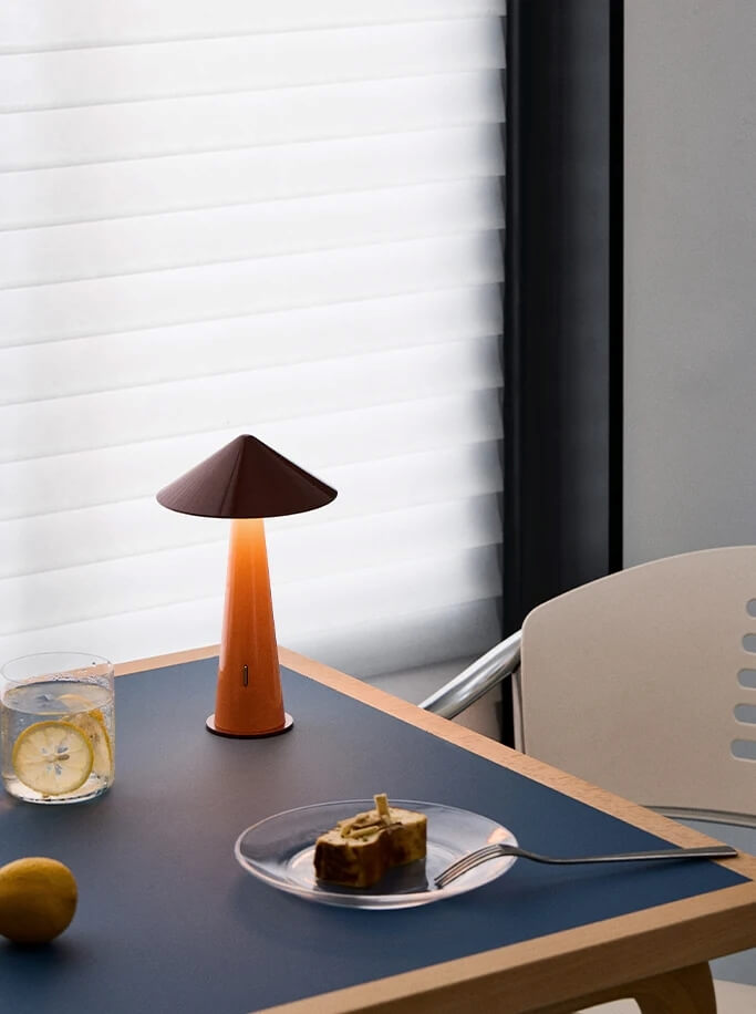 Fine Lumens, tipsy table lamp, Tipsy桌燈, 可攜式桌燈, 蘑菇形狀桌燈, 傘狀桌燈, 桌燈, 檯燈, 造型桌燈, 台中桌燈, 台中燈飾, 可調光桌燈, 充電式桌燈, 送禮選擇, 台中軟裝, 軟裝設計, 軟裝布置, 小夜燈, 床頭燈, 閱讀燈, 氣氛燈,